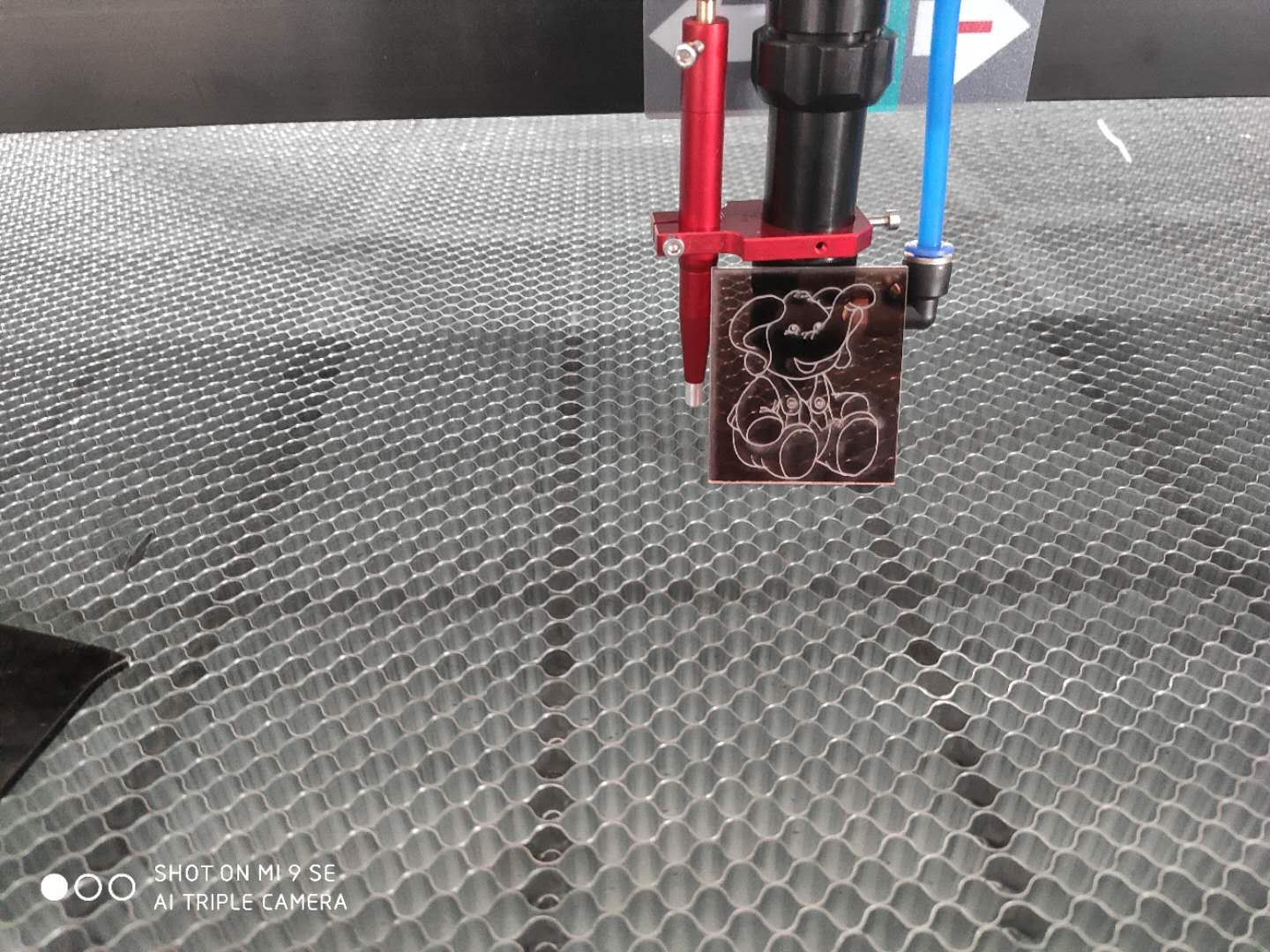 Laser cutting machine-cutting method